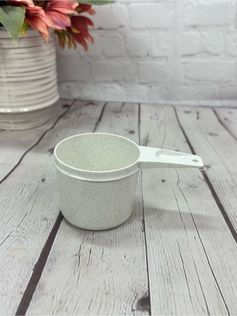 vtg Tupperware Speckled fireworks Measuring Cup 1 cup